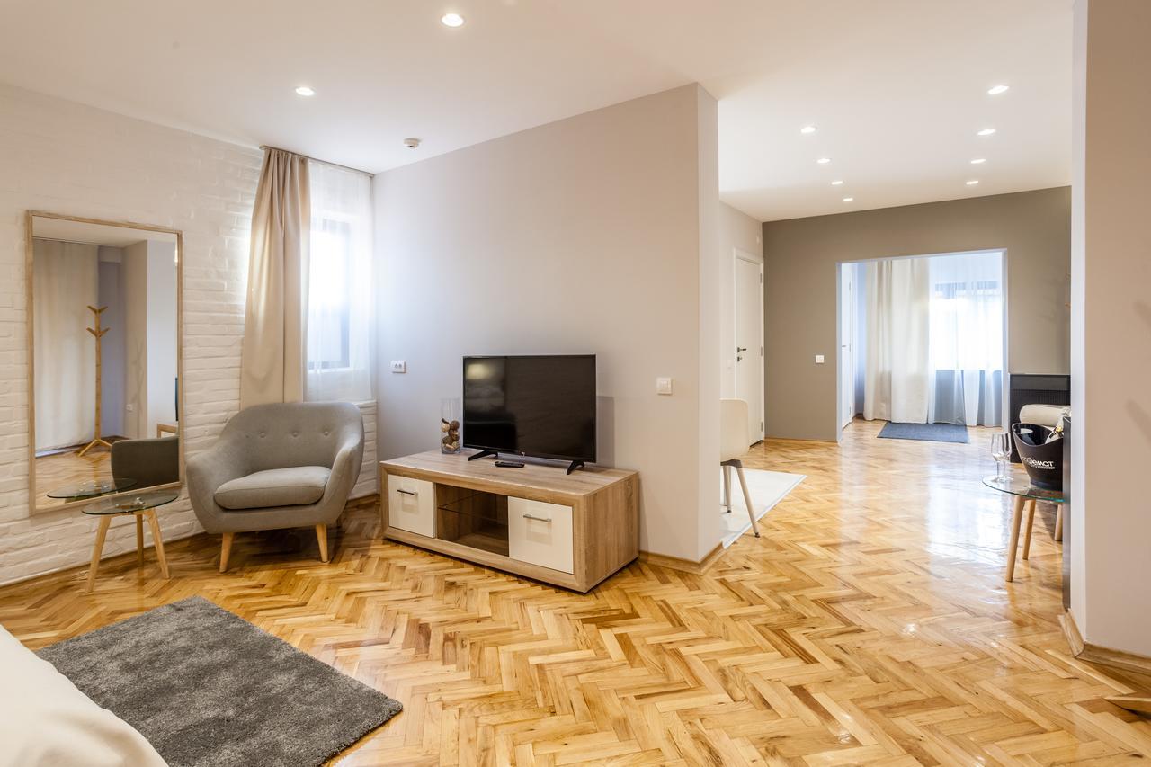 Apartmani Studio 兹雷尼亚宁 外观 照片