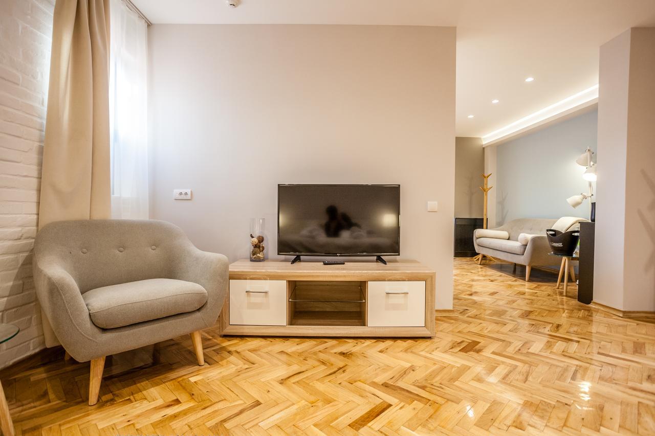 Apartmani Studio 兹雷尼亚宁 外观 照片